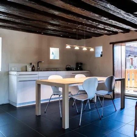 Ravissante Maison Villageoise A *